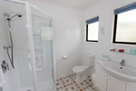 Studio bathroom, Motueka motel accommodation, Tasman